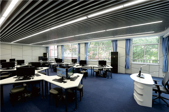 選擇上海浦東職業技術學院跨境電子商務專業 開啟全球化職業新篇章